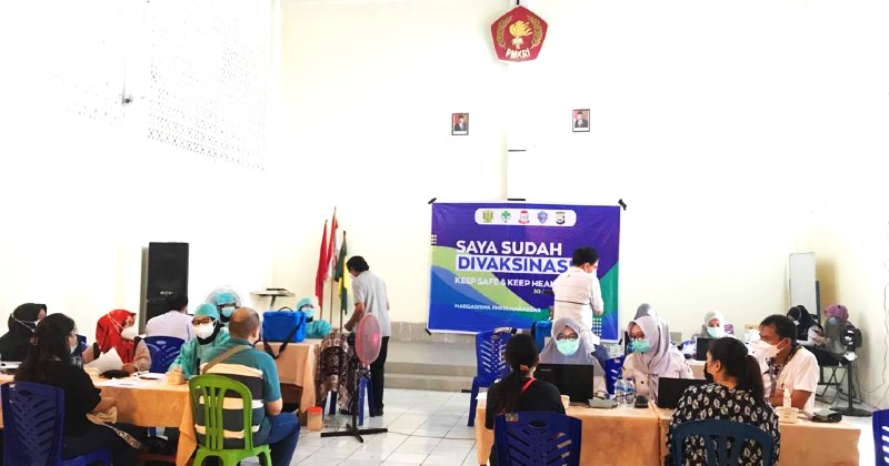 PMKRI dan Pemuda Katolik Makassar Laksanakan Vaksinasi Covid-19 Bersama