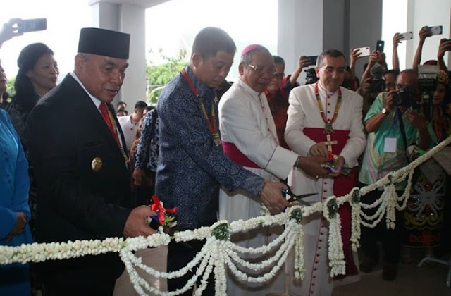 Gubernur Isran Noor Resmikan Gereja Katedral Santa Maria Penolong Abadi